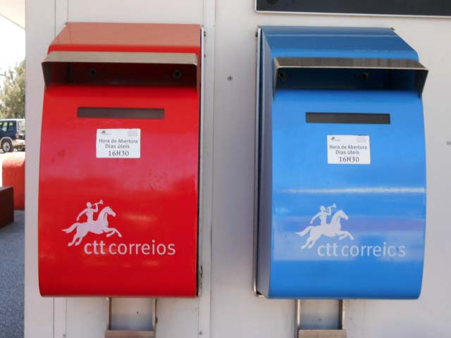Moderne portugiesische Briefkästen